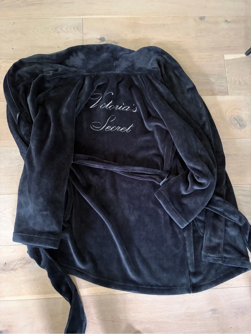 Victoria’s Secret plush vintage style black velvet robe logo - NWOT medium large
